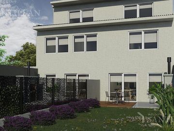 MUY LINDOS TRIPLEX CON JARDIN Y COCHERA - A ESTRENAR