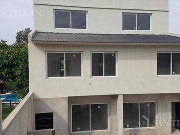MUY LINDOS TRIPLEX CON JARDIN Y COCHERA - A ESTRENAR
