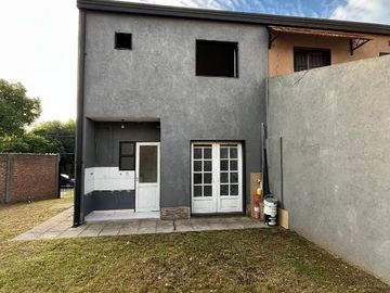 Duplex en venta en Berazategui Oeste