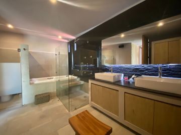 VENTA CASA AVANDARO VALLE DE BRAVO - BOSQUE ALTO