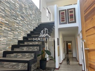 Gran Casa mediterránea 5D,4B, Zapallar Curicó (36676)