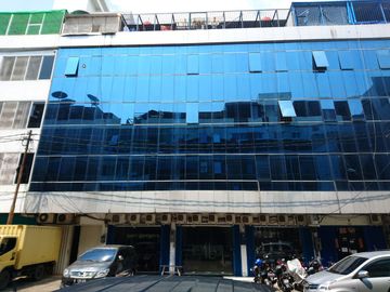 Ruko disewakan di Pangeran Jayakarta gandeng 3 lift 5 lantai