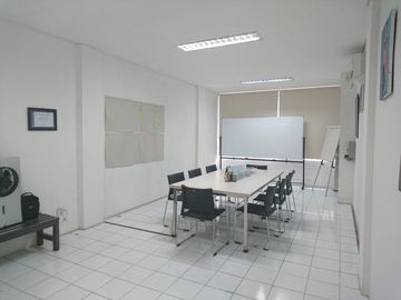 Ruko disewakan di Pangeran Jayakarta gandeng 3 lift 5 lantai