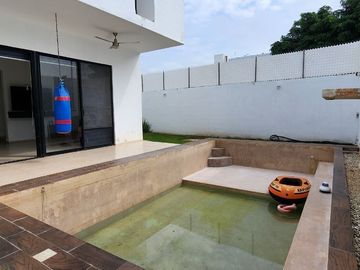 Venta casa 3 recamaras con piscina en Real Montejo