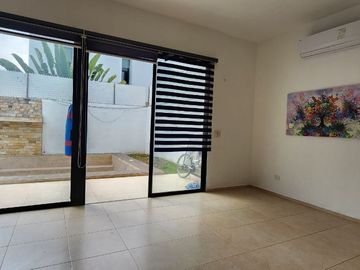 Venta casa 3 recamaras con piscina en Real Montejo