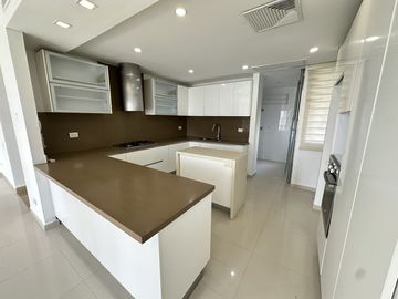 apartamento en arriendo en altos de riomar. Cod A94946