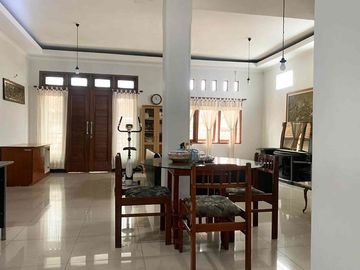Rumah 2 lantai dalam perumahan elit di jln Solo KM 11