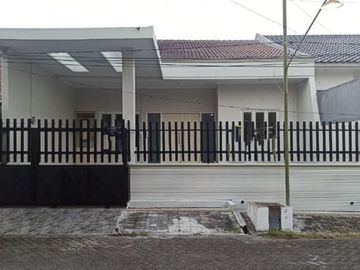 Rumah Manyar Jaya Siap Huni, Row 2.5 mobil