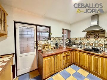 Casa en venta de 5 dorm. en Villa Alemana