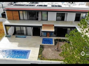 Casa de Lujo  en venta  con alberca Fracc Gran Jardín León