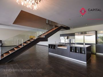 Casa de Lujo  en venta  con alberca Fracc Gran Jardín León