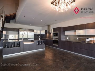 Casa de Lujo  en venta  con alberca Fracc Gran Jardín León