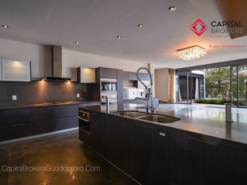 Casa de Lujo  en venta  con alberca Fracc Gran Jardín León