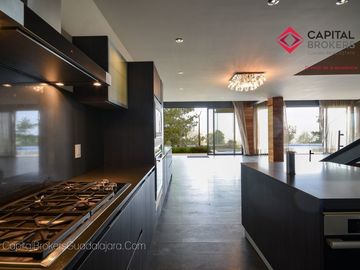 Casa de Lujo  en venta  con alberca Fracc Gran Jardín León