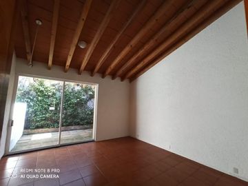Preciosa casa y 2,300 M2 de Terreno, Ideal para la familia