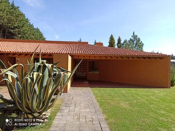 Preciosa casa y 2,300 M2 de Terreno, Ideal para la familia