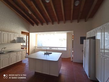 Preciosa casa y 2,300 M2 de Terreno, Ideal para la familia