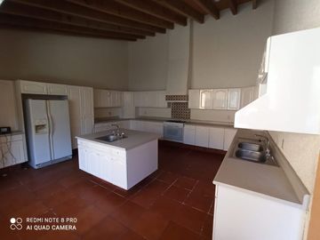 Preciosa casa y 2,300 M2 de Terreno, Ideal para la familia