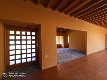 Preciosa casa y 2,300 M2 de Terreno, Ideal para la familia