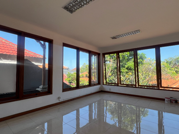 RUMAH LOKASI STRATEGIS TENGAH KOTA DI RAYA PUPUTAN RENON DENPASAR