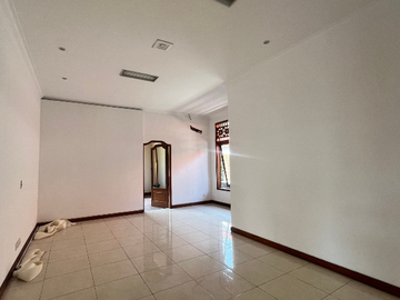 RUMAH LOKASI STRATEGIS TENGAH KOTA DI RAYA PUPUTAN RENON DENPASAR