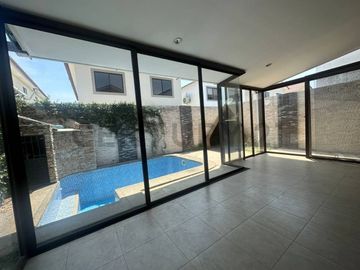 Amplia casa en venta en Isla Celeste, Samborondón