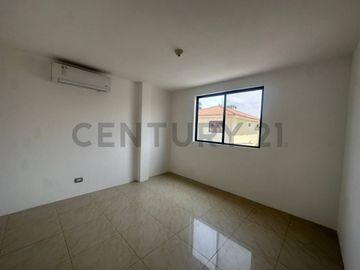 Amplia casa en venta en Isla Celeste, Samborondón