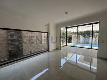 Amplia casa en venta en Isla Celeste, Samborondón