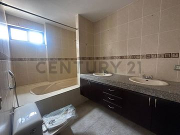 Amplia casa en venta en Isla Celeste, Samborondón