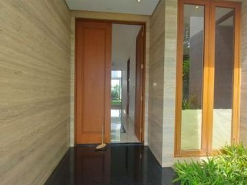 RUMAH MEWAH SIAP HUNI STRATEGIS DI PONDOK INDAH JAKARTA SELATAN