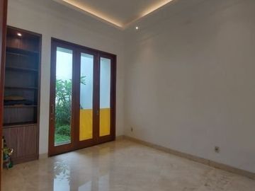RUMAH MEWAH SIAP HUNI STRATEGIS DI PONDOK INDAH JAKARTA SELATAN