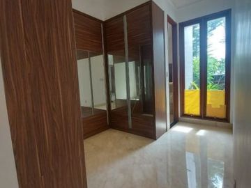 RUMAH MEWAH SIAP HUNI STRATEGIS DI PONDOK INDAH JAKARTA SELATAN