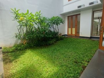 RUMAH MEWAH SIAP HUNI STRATEGIS DI PONDOK INDAH JAKARTA SELATAN