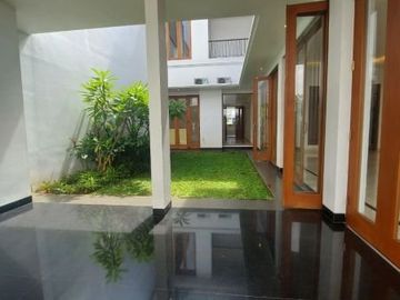 RUMAH MEWAH SIAP HUNI STRATEGIS DI PONDOK INDAH JAKARTA SELATAN