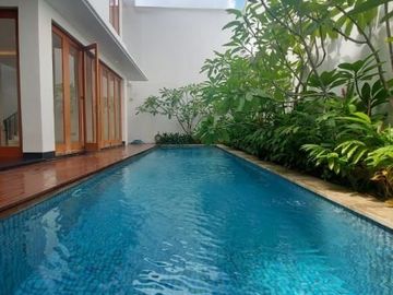 RUMAH MEWAH SIAP HUNI STRATEGIS DI PONDOK INDAH JAKARTA SELATAN