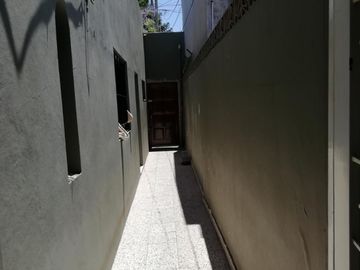 Casa 3 ambientes, garage, quincho.