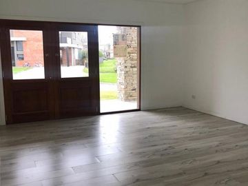 Casa a Estrenar en Planta Baja en Barrio Privado Fincas de Hudson