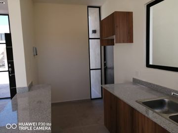 CASA EN TIXCACAL AL PONIENTE DE MÉRIDA, YUCATÁN