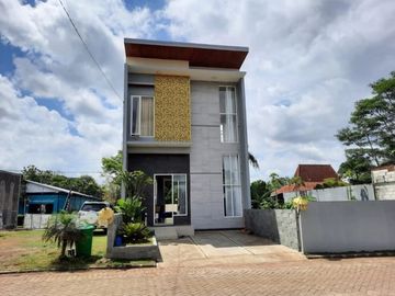 Dijual Rumah Konsep Villa Bali di Kota Malang