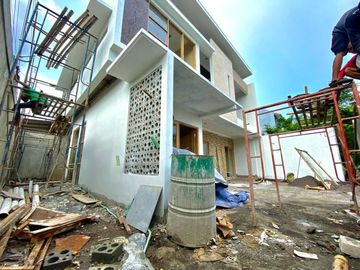 Rumah Baru Mewah Luxury Proses Finishing Dekat Jogja Bay Maguwoharjo
