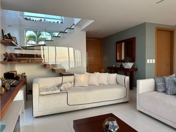 En venta hermosa casa con vista al mar