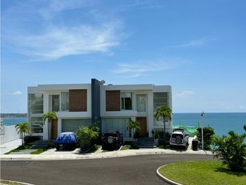 En venta hermosa casa con vista al mar