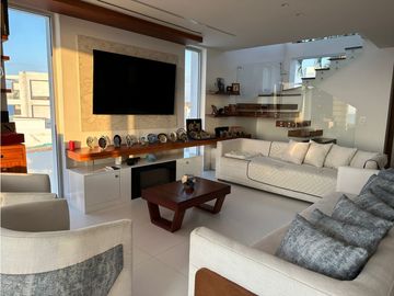En venta hermosa casa con vista al mar