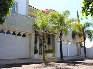 CASA EN VENTA EN FRACCIONAMIENTO  PEDREGAL DE QUERETARO,  EXCLUSIVO.