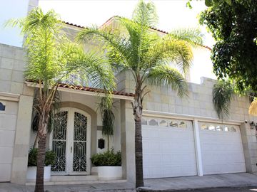 CASA EN VENTA EN FRACCIONAMIENTO  PEDREGAL DE QUERETARO,  EXCLUSIVO.