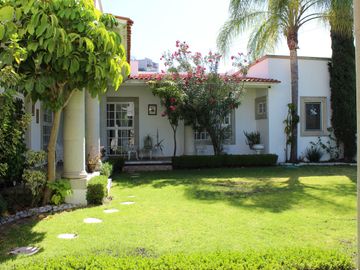 CASA EN VENTA EN FRACCIONAMIENTO  PEDREGAL DE QUERETARO,  EXCLUSIVO.