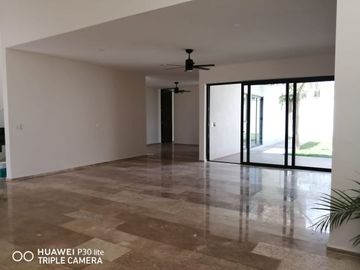 VENTA CASA RESIDENCIAL EQUIPADA EN ESQUINA EN DZITYA AL NORTE DE MERIDA, YUCATAN