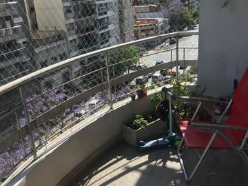 Excelente depto 3 amb, al frente con balcón. Muy luminoso