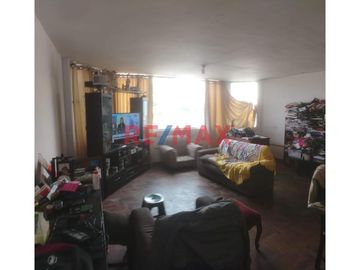 🌟 ¡OPORTUNIDAD ÚNICA EN TRUJILLO! 🌟

¡ATENCIÓN TRUJILLO! 🌟

¿Buscas una excelente oportunidad de inversión o el lugar ideal para tu familia o nego