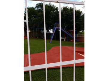 Vendo Amplia casa en Tumba Muerto * B-AB-262*